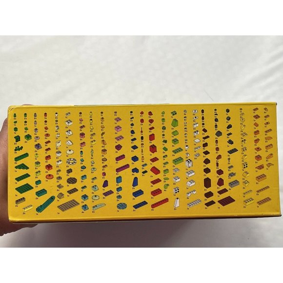 LEGO Classic Creative Transparent Bricks 11013 Kids’ Building Kit (500 Pieces) - Picture 4 of 6